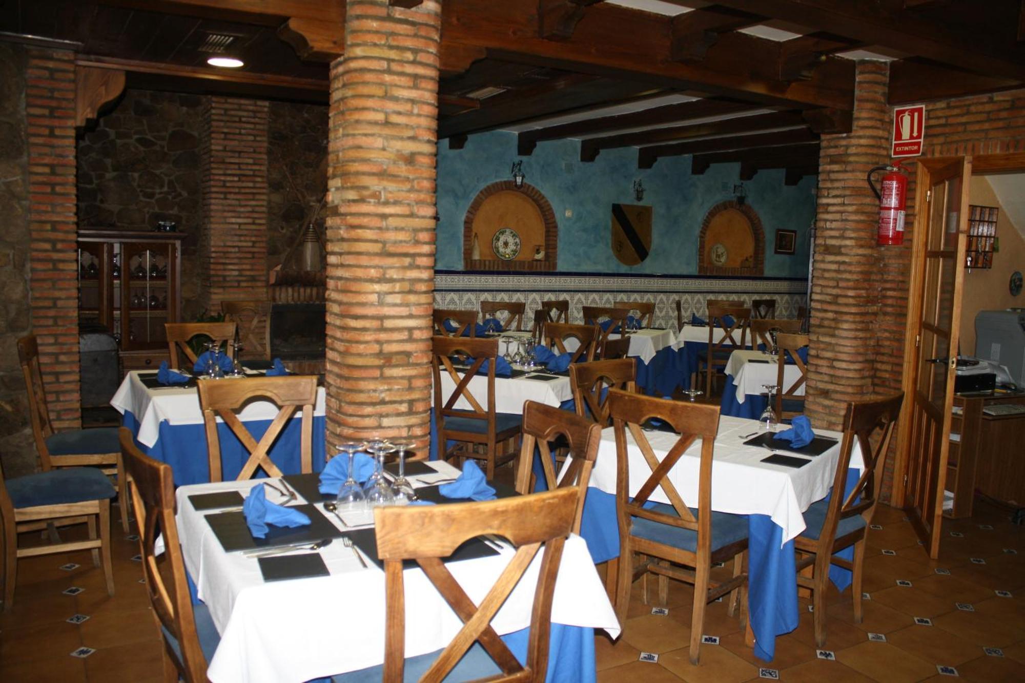 Hotel Carvajal Torrejón el Rubio Exterior foto